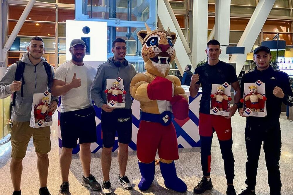 Crnogorski bokseri darovani maskotama šampionata, Foto: BSCG