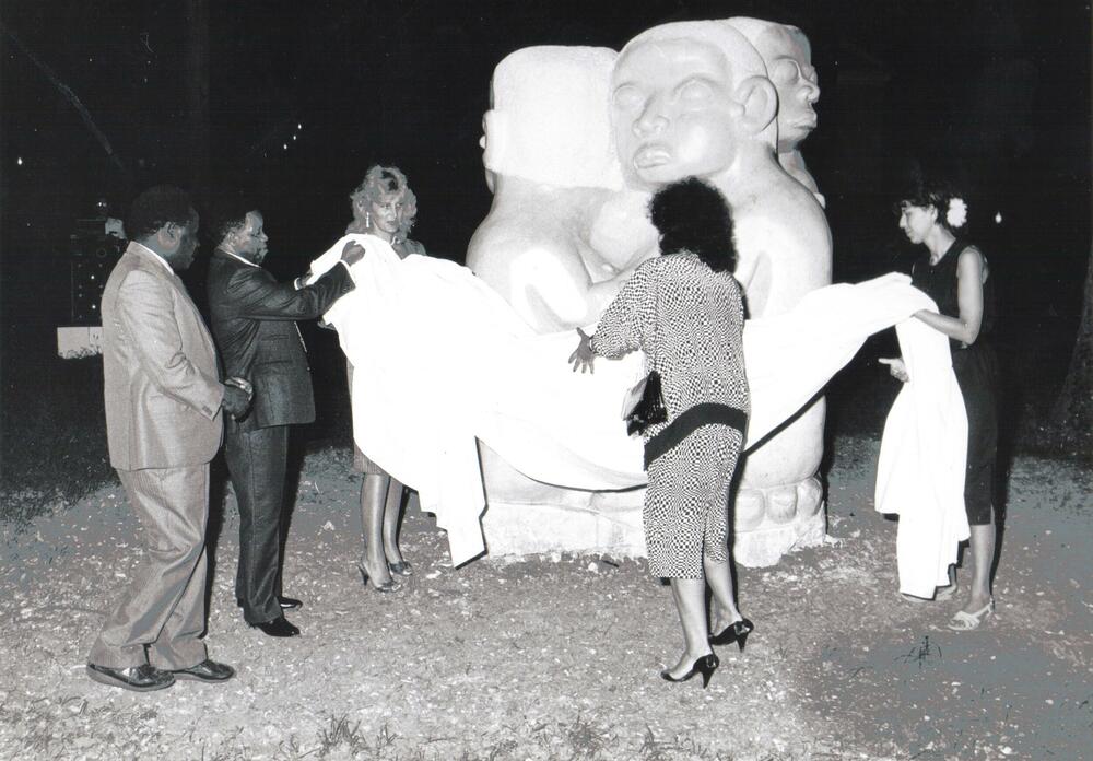 Svečano otkrivanje skulpture Porodica Bernarda Matemere, 1987. 