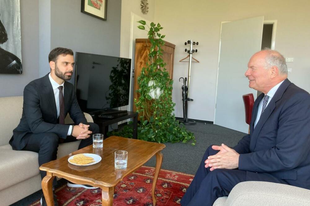 Sa sastanka, Foto: Montenegro works