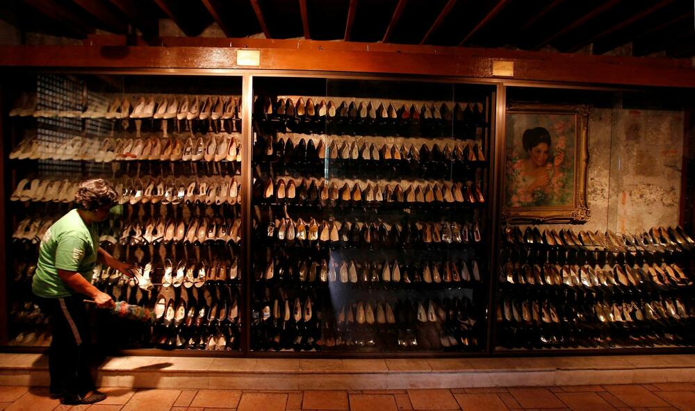 Cipele Imelde Markos, 2700 pari koliko je ostavila za sobom, postali su simbol korupcije na Filipinim