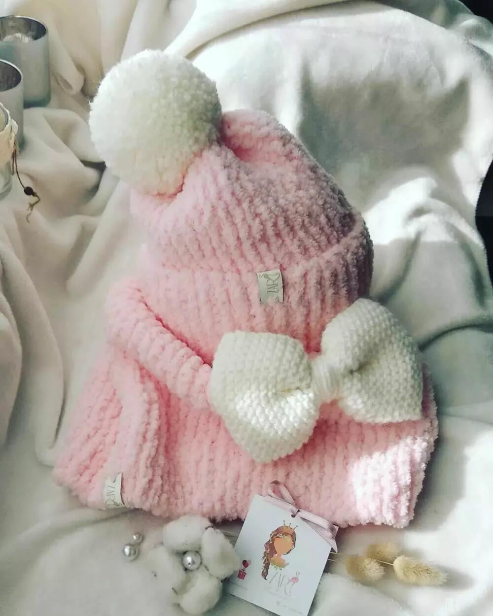 <p>Rođena Rožajka Anela Radojičić sa četvorogodišnjom kćerkicom Zarom u Nikšiću stvara maštalicu nazvanu “ZAR”</p>