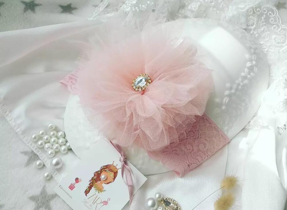 <p>Rođena Rožajka Anela Radojičić sa četvorogodišnjom kćerkicom Zarom u Nikšiću stvara maštalicu nazvanu “ZAR”</p>