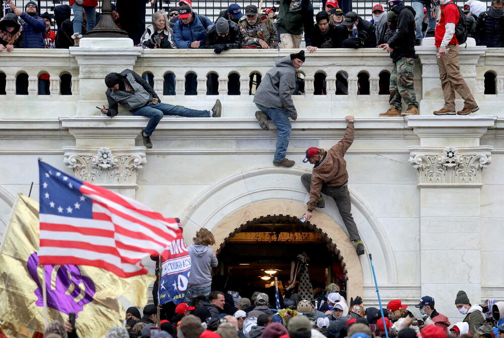 Upad Trampovih pristalica u Kapitol 6. januara 2021.