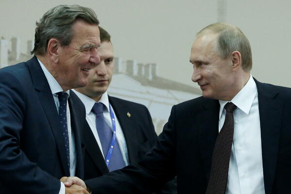 Німеччина скептично ставиться до припущення Путіна про те, що Шредер відіграв роль у...