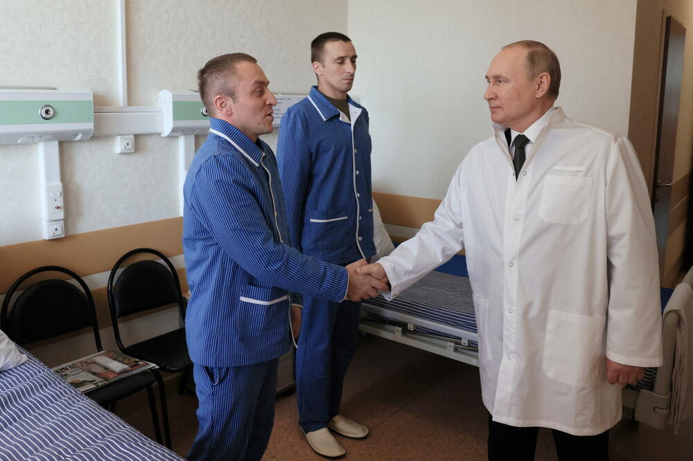 Putin tokom posjete ranjenim vojnicima, Foto: Reuters
