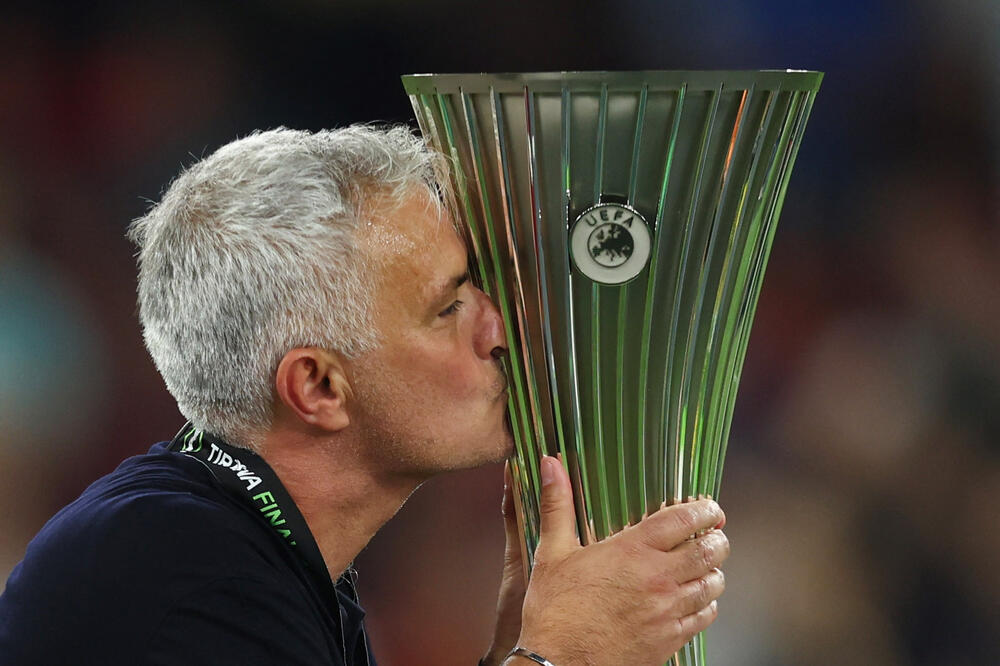 Murinjo sa peharom, Foto: Reuters