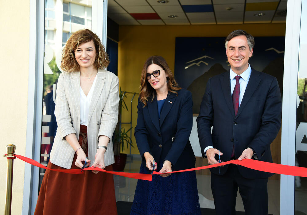 <p>"Imamo velika očekivanja od ove kuće. Nadamo se da će ovo mjesto povezivati ljude razlicitog političkog spektra", rekla je šefica Delegacije Evropske unije (EU) u Crnoj Gori Oana Kristina Popa</p>