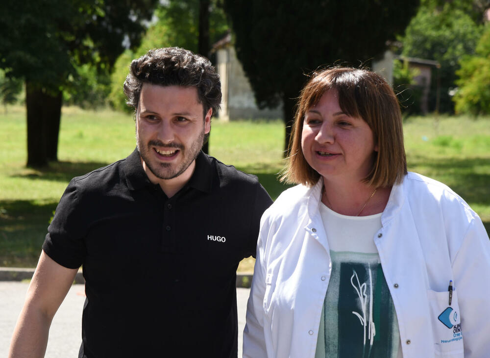 <p>Predsjednik Vlade je kazao da mu je zadovoljstvo što se pridružio toj akciji, a da nisu imali puno posla, jer je krug Kliničkog centra uredan</p>