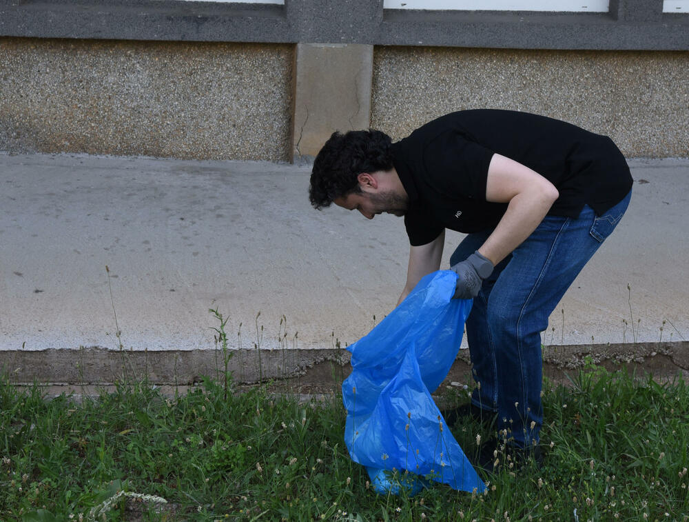 <p>Predsjednik Vlade je kazao da mu je zadovoljstvo što se pridružio toj akciji, a da nisu imali puno posla, jer je krug Kliničkog centra uredan</p>