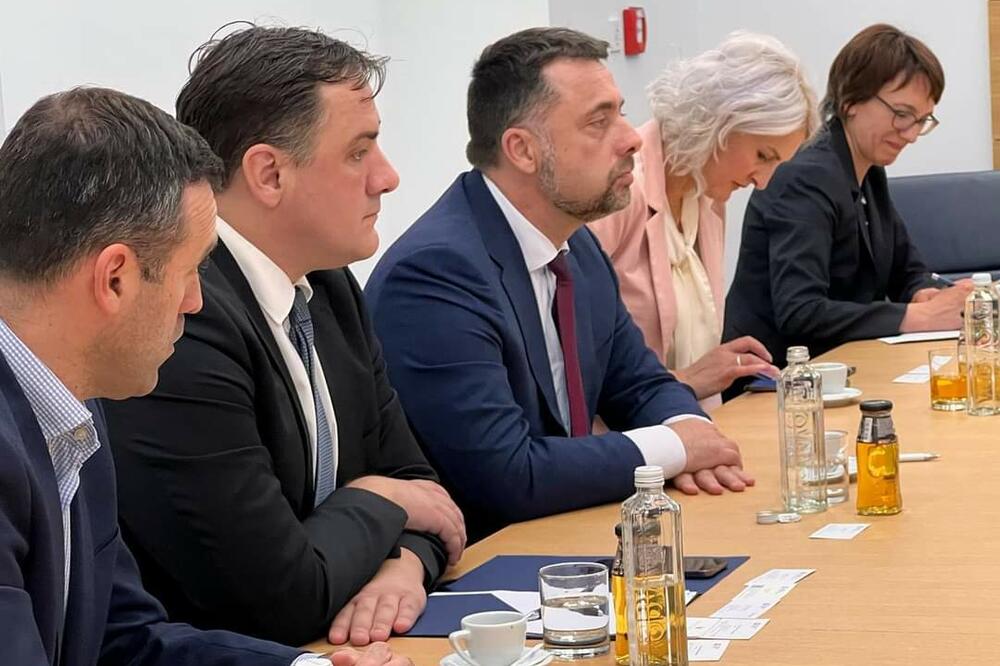 Đurović na jučerašnjem sastanku, Foto: Biro za odnose sa javnošću