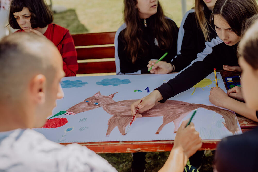 <p>"Predavači Resursnog centra „1. Jun“ i stručna lica iz Konjičkog kluba „Budućnost“ su osmislili likovnu radionicu, koja je izuzetno interesantna, sveobuhvatna, maštovita i nadasve korisna"</p>