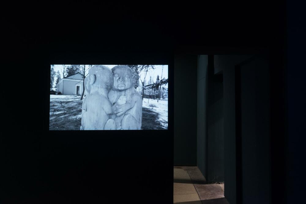Video document skulpture Porodica Bernarda Matemere, Kolekcija umjetnosti nesvrstanih zemalja, Paviljon Crne Gore, 59. Bijenale u Veneciji