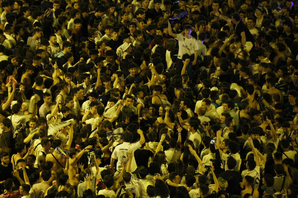 Na trgu u Madridu navijači Reala slavili do zore, Foto: REUTERS