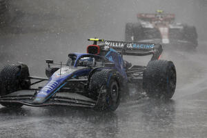 Zbog kiše kasnio start F1 u Monaku