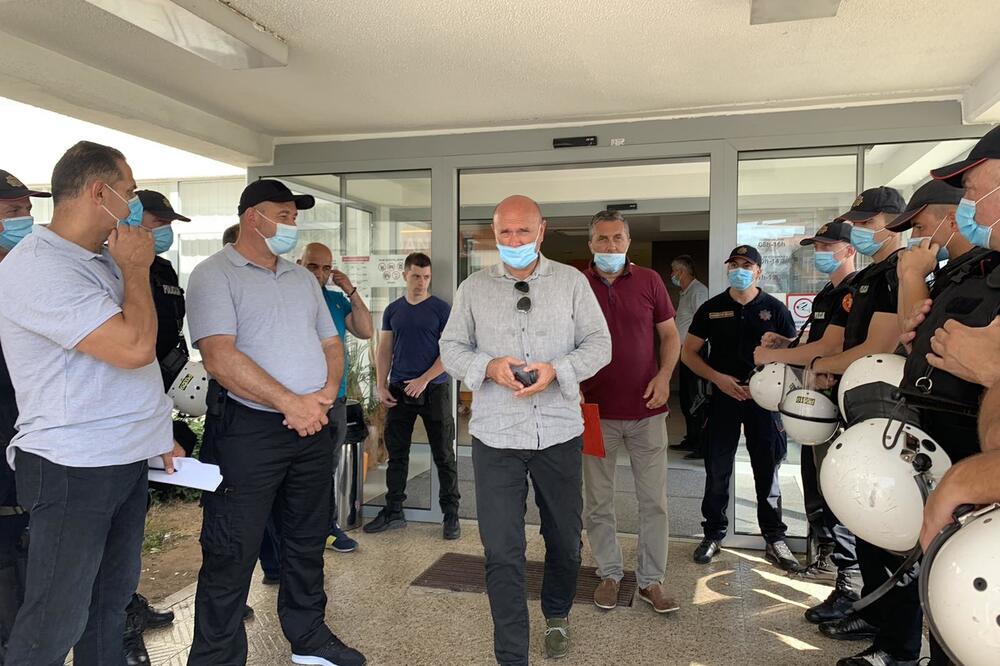 Carević ispred SO Budva 2020. godine, Foto: vuk lajović