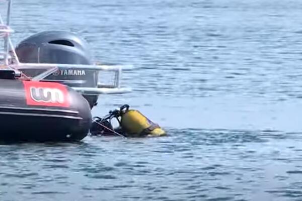 VIDEO Ronioci čiste ukrajinsko jezero od neeksplodiranih projektila