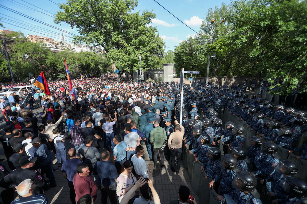 Sa jednog od ranijih antivladinih protesta u Jerevanu, Foto: Reuters