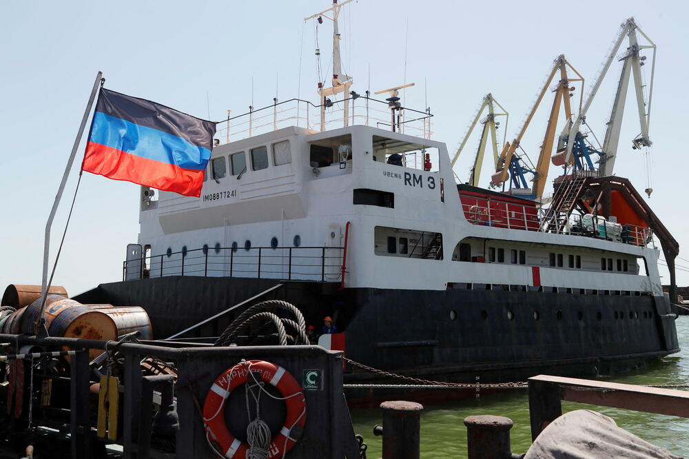 Detalj iz luke u Mariupolju: Vijori se zastava DNR, Foto: Reuters