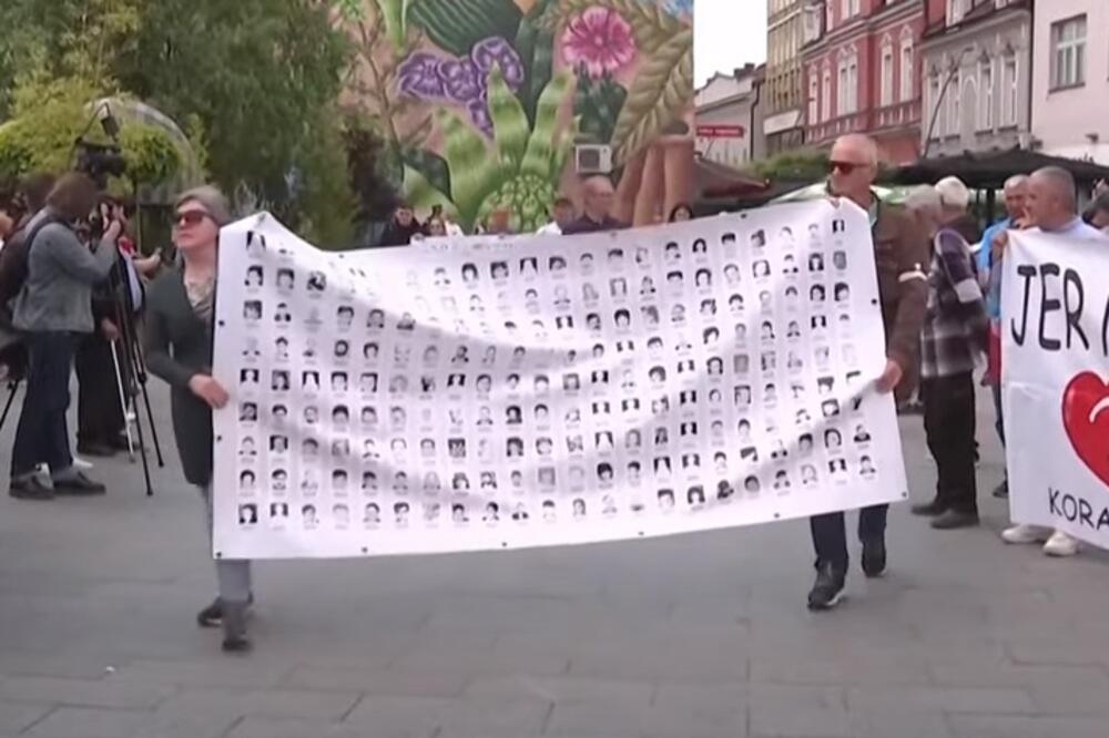 danas na trgu u Prijedoru, Foto: Screenshot/Al Džazira Balkans