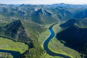 They suspect that the stain on Lake Skadar originates from petroleum products