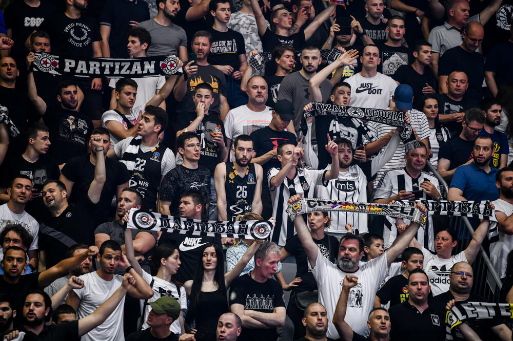 Navijači Partizana na sinoćnjoj utakmici, Foto: Partizan NIS/Dragana Stjepanović