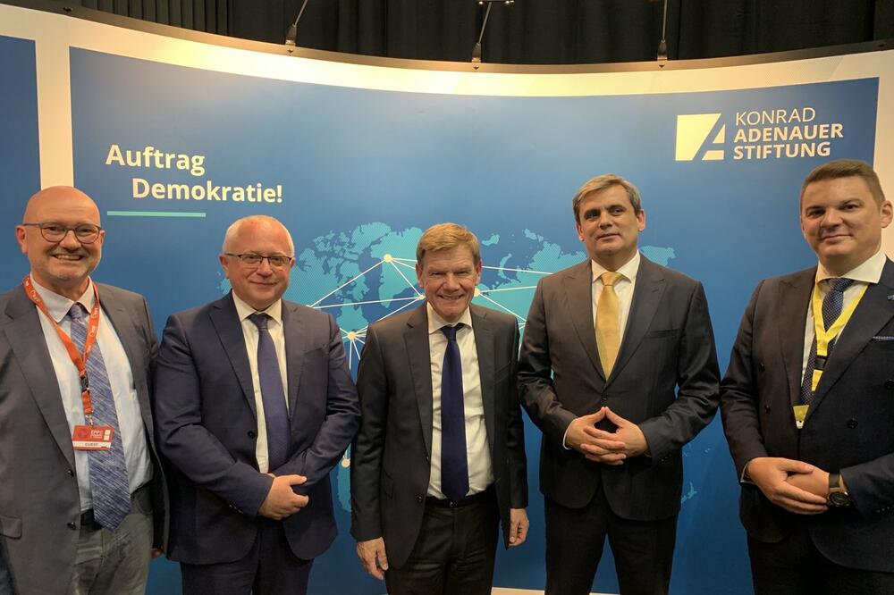 Ibrahimović tokom Kongresa u Roterdamu, Foto: Bošnjačka stranka