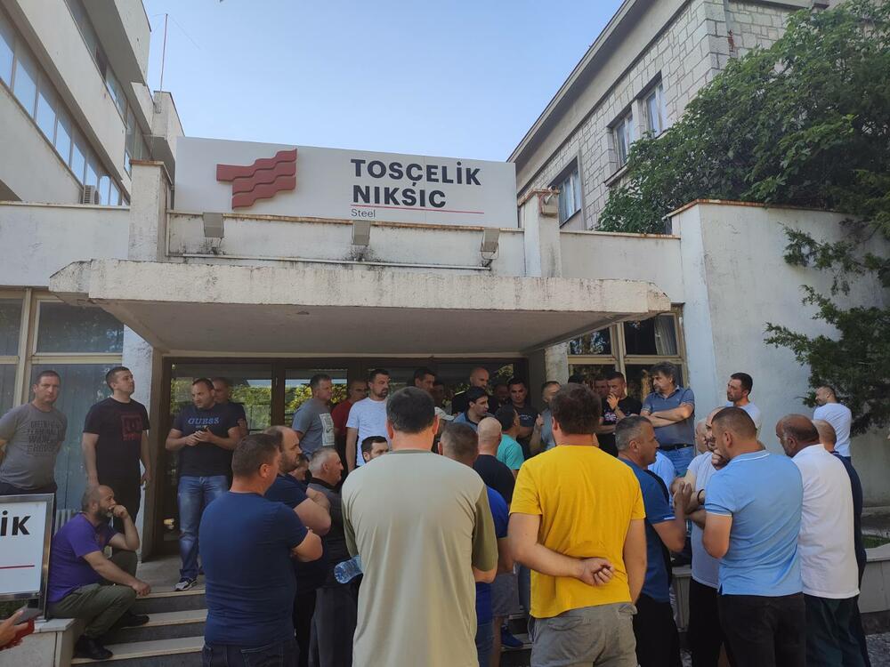 <p>"Rekli su da više ne mogu da nam plaćaju 90 odsto zarade", kazao je Miodrag Krivokapić</p>