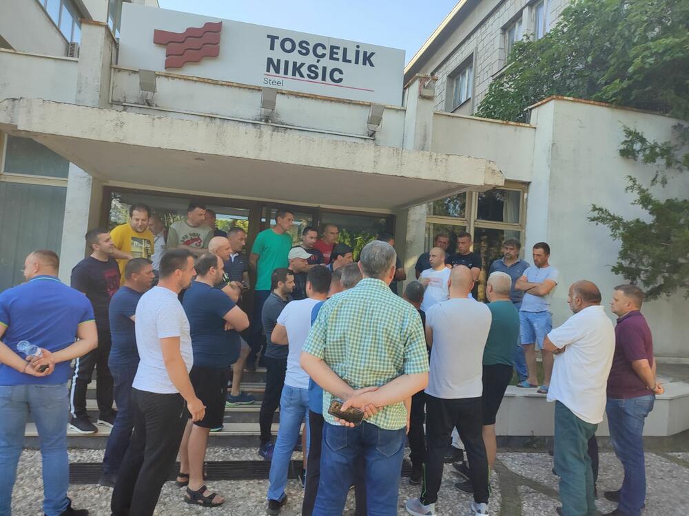 <p>"Rekli su da više ne mogu da nam plaćaju 90 odsto zarade", kazao je Miodrag Krivokapić</p>