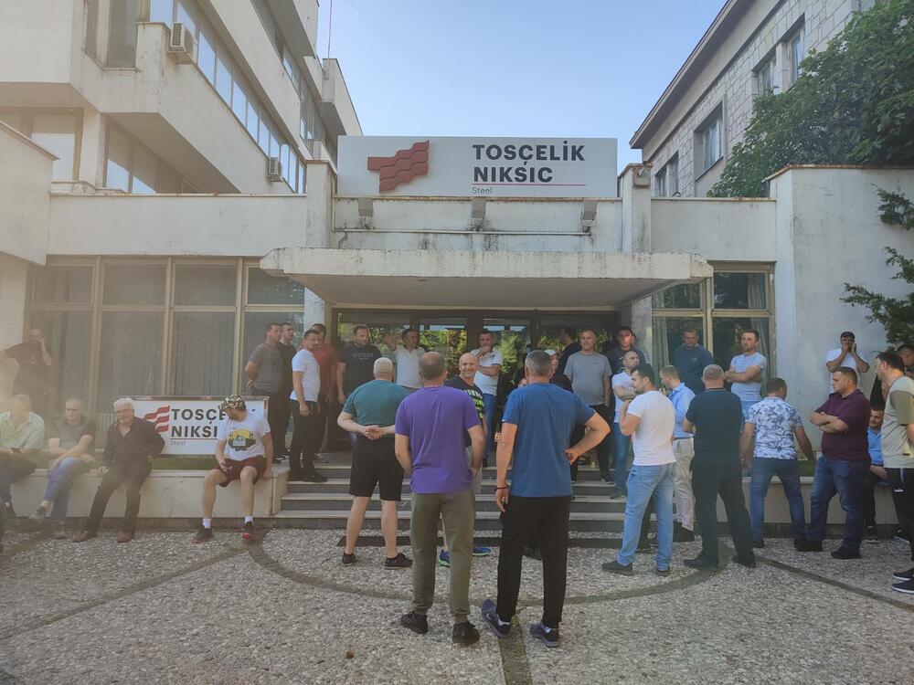 <p>"Rekli su da više ne mogu da nam plaćaju 90 odsto zarade", kazao je Miodrag Krivokapić</p>