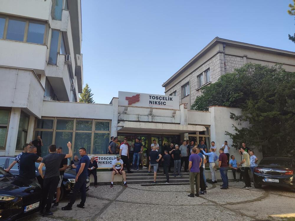 <p>"Rekli su da više ne mogu da nam plaćaju 90 odsto zarade", kazao je Miodrag Krivokapić</p>