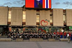 Crnogorski i norveški vojni orkestar na Trgu nezavisnosti (VIDEO)