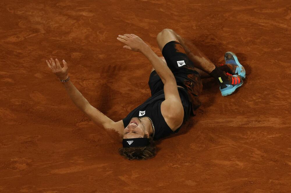 Zverev je napustio borilište nakon tri sata igre, Foto: Reuters
