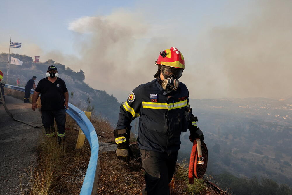 <p>Iz predostrožnosti je započeta evakuacija u nekim djelovima regiona Glifada i Vula, oko 20 kilometara od centra Atine</p>