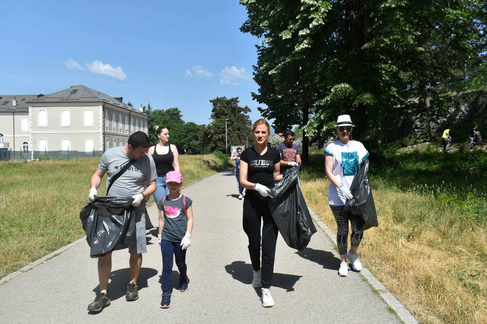 Sa akcije čišćenja, Foto: Alfa centar