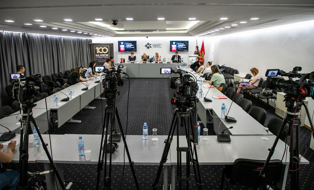 <p>Saopšteno na pres konferenciji povodom objavljivanja rezultata prvorangiranih u 25 kategorija i premijernog predstavljanja publikacije Poslovne novine – 100 najvećih u Crnoj Gori 2022.</p>