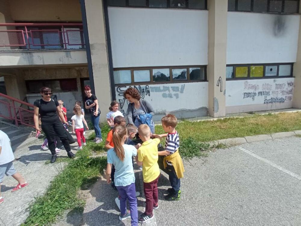 <p>"Čovjek je u središtu zaštite životne sredine. U našem gradu o čistoći vrlo uspješno vodi računa Komunalno preduzeće, ali kako bismo sačuvali grad u cjelini i životnu sredinu, potrebna je kolektivna svijest i kolektivni učinak", rekao je potpredsjednik Opštine Kolašin, Bojan Kuburović</p>