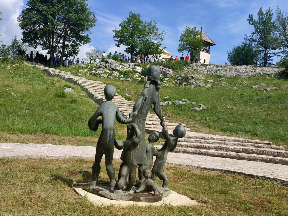 <p>I ove godine spomenici su pričali o stradanju, ubijenoj nejači, o plaču koji se i danas čuje, o pivskoj krvavoj bajci i pivskom Vitlejemu</p>