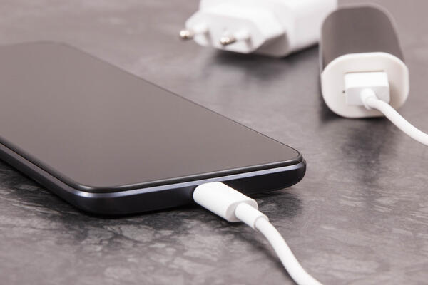 Pogledajte M:tech: Zašto vam se telefon sporo puni?