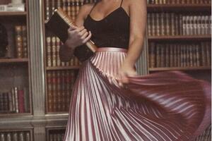 I dalje u vrhu popularnosti: Kako nositi plisirane suknje