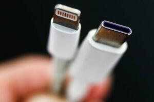 EU: Univerzalni punjač za sve elektronske uređaje do jeseni 2024....