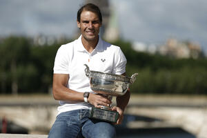 Nadal na štakama tri dana nakon pobjede na Rolan Garosu (VIDEO)