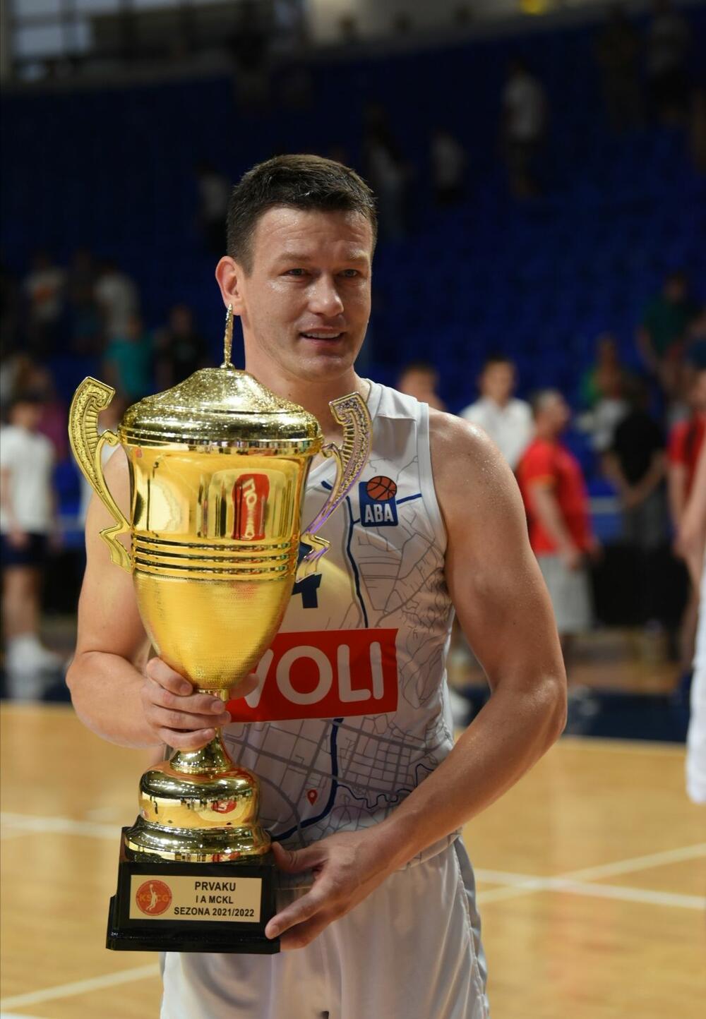 <p>Košarkaši Budućnosti savladali su večeras Mornar 90:82 i osvojili 14. titulu u crnogorskom šampionatu.</p>  <p>U galeriji pogledajte fotografije sa večeršnjeg susreta.</p>