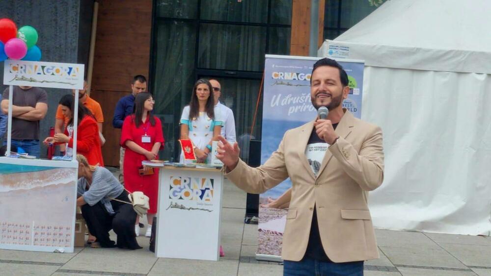 <p>„Dobrodošli ste u Crnu Goru, čekamo vas raširenih ruku i budite uvjereni da ćemo se potruditi da se osjećate kao kod svoje kuće”</p>