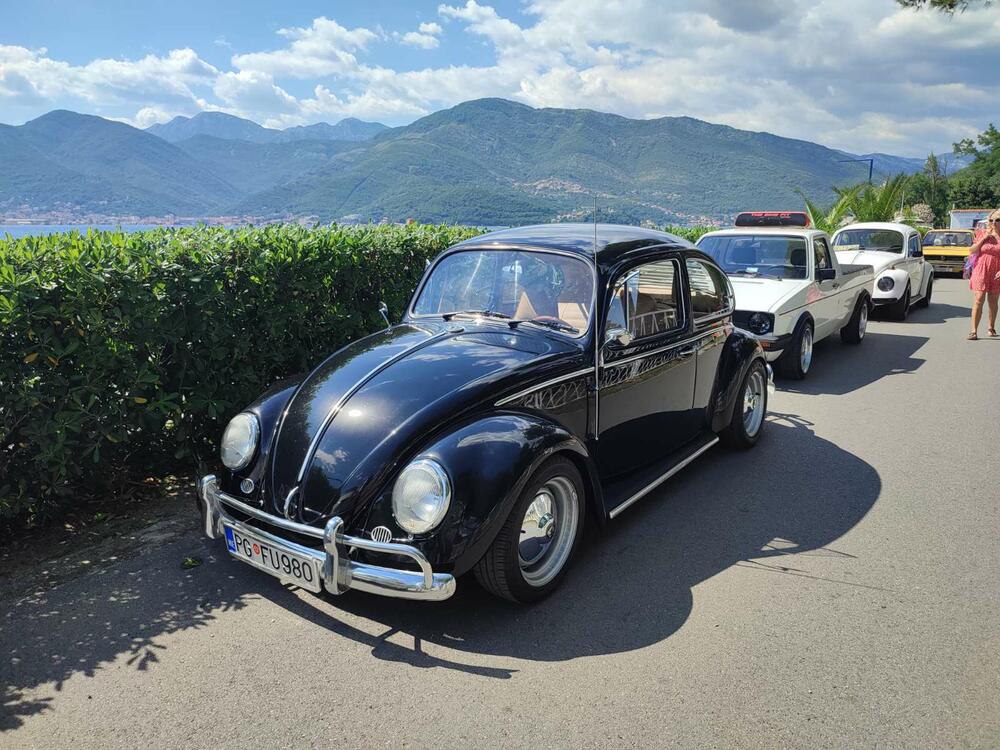 <p>Apsolutna zvijezda izložbe bio je fantastično očuvani "transporter T1" iz Srbije, u danas vrlo rijetko sačuvanoj varijanti "putara", odnosno duple putnilke kabine i tovarnog prostora sa ceradom na repu</p>