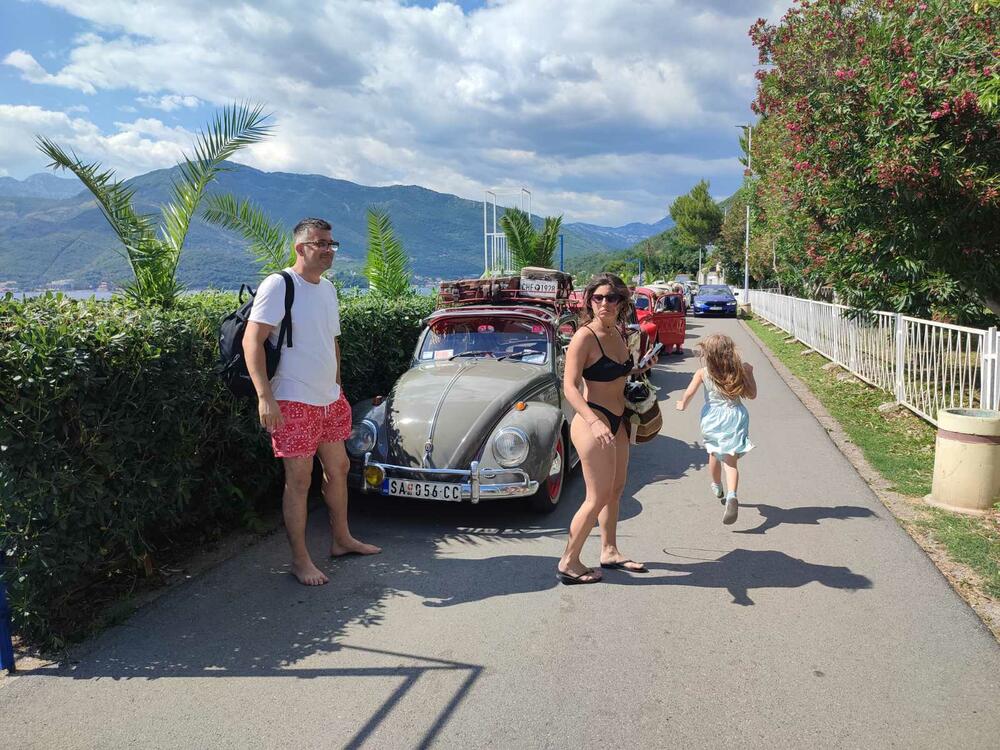 <p>Apsolutna zvijezda izložbe bio je fantastično očuvani "transporter T1" iz Srbije, u danas vrlo rijetko sačuvanoj varijanti "putara", odnosno duple putnilke kabine i tovarnog prostora sa ceradom na repu</p>