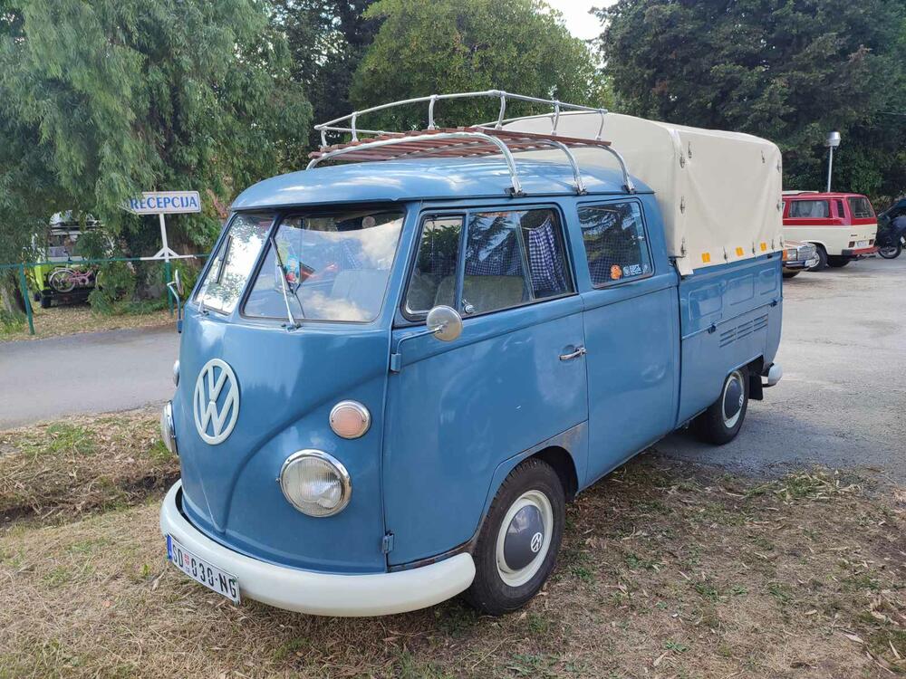 <p>Apsolutna zvijezda izložbe bio je fantastično očuvani "transporter T1" iz Srbije, u danas vrlo rijetko sačuvanoj varijanti "putara", odnosno duple putnilke kabine i tovarnog prostora sa ceradom na repu</p>