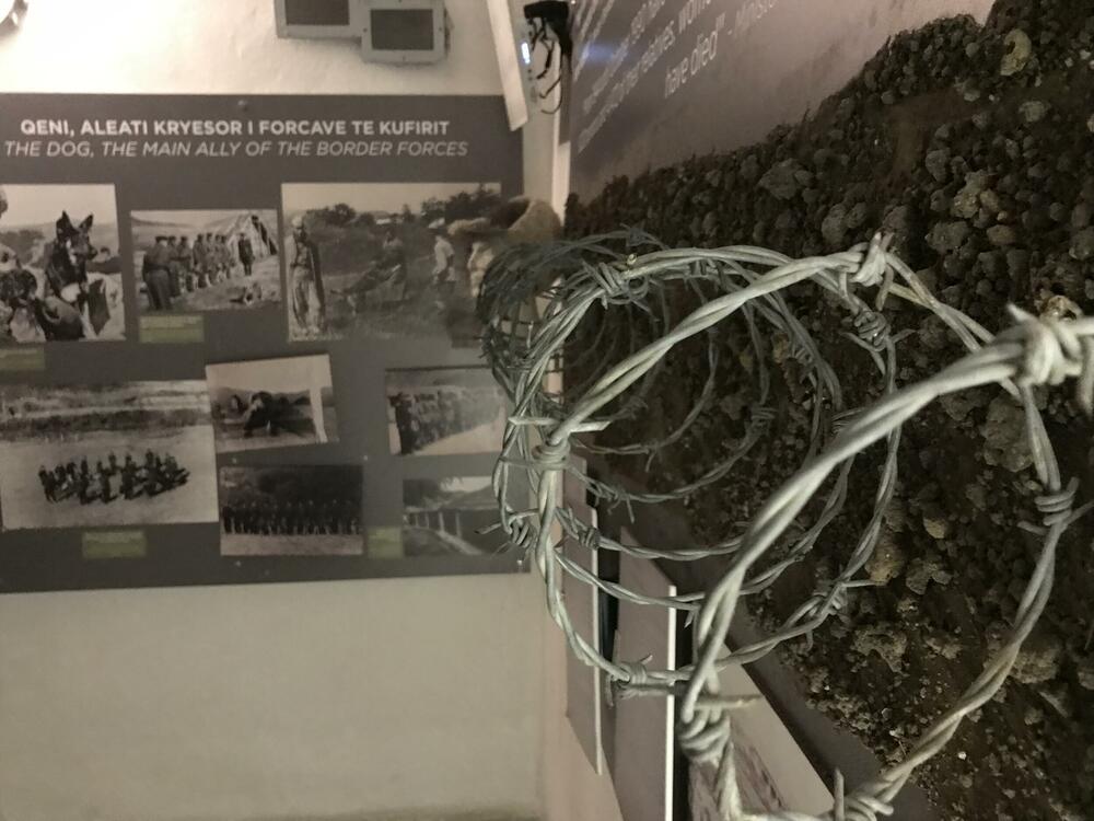 Granice opasane bunkerima i bodljikavom žicom, Foto: Miljana Kljajić