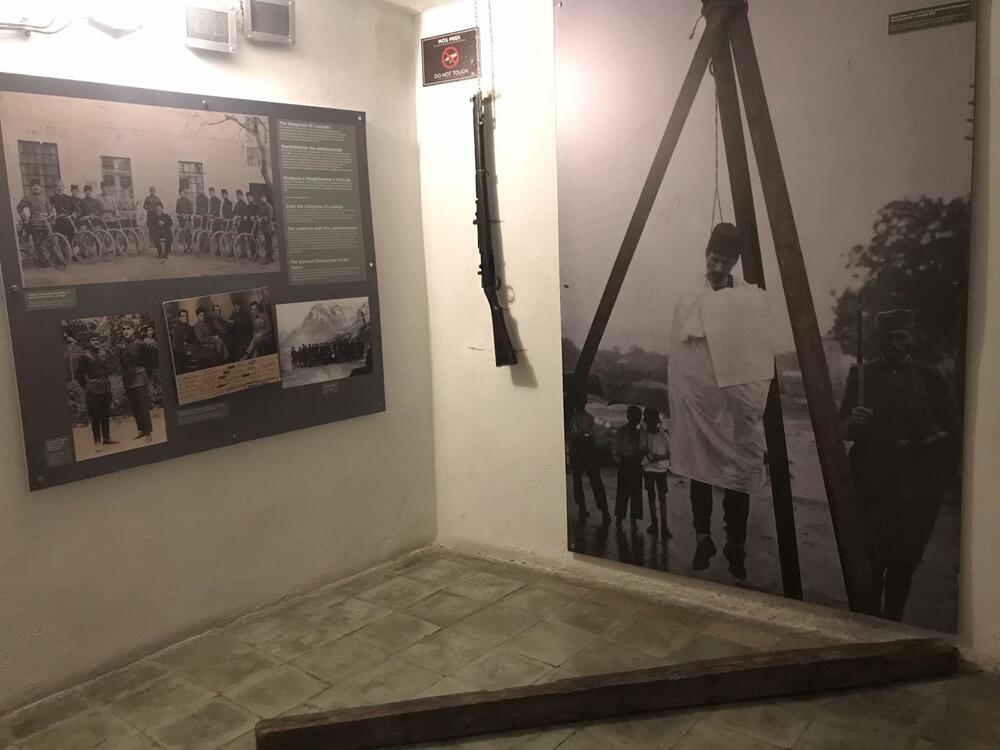 <p>Da bi se dočarao osjećaj hladnoće, skučenosti, u naletima i klaustrofobije, nisu dovoljne samo fotografije ili snimci - zaista je potrebno proći kroz hodnike i 24 sobe</p>