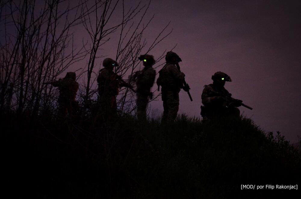 <p>"Kao i njihove američke kolege, pripadnici specijalnih snaga Vojske Crne Gore, osim direktne akcije, osposobljavaju se za nekonvencionalno ratovanje i protiv-hibridnu borbu, mentorisanje partnerskih snaga, prikupljanje obavještajnih podataka, targeting važnih meta, specijalno izviđanje, kao i za sve vidove asimetričnog ratovanja"</p>