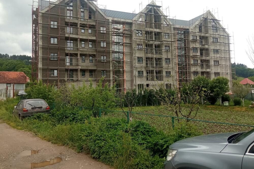 Zgrada sa više od 70 stanova biće priključena na septičku jamu, Foto: Dragana Šćepanović